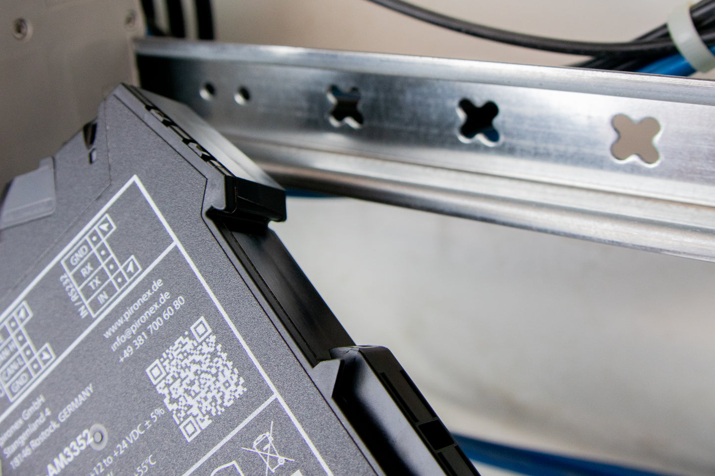 IPC im Hutschienengehäuse - CAN, Ethernet, RS232, RS485