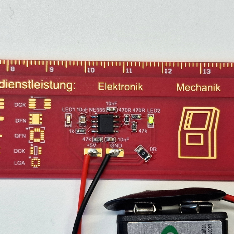 Technisches Lineal mit Blinkschaltung